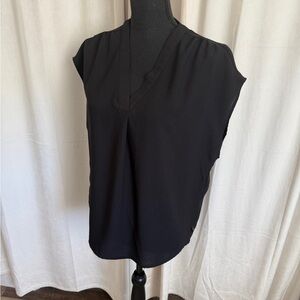 BANANA REPUBLIC v-neck short sleeve top - Medium